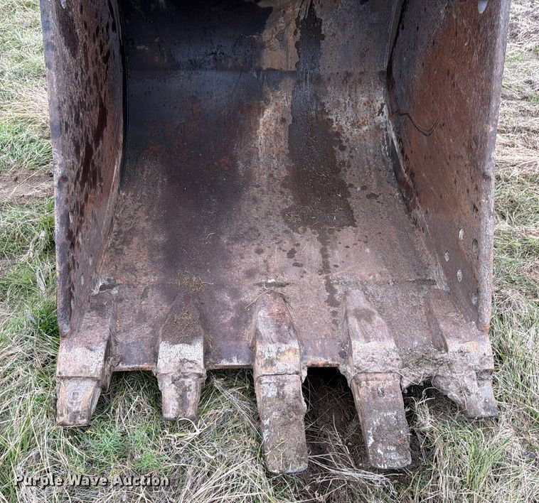 image for item ED5057 2002 Volvo EC360B LC excavator