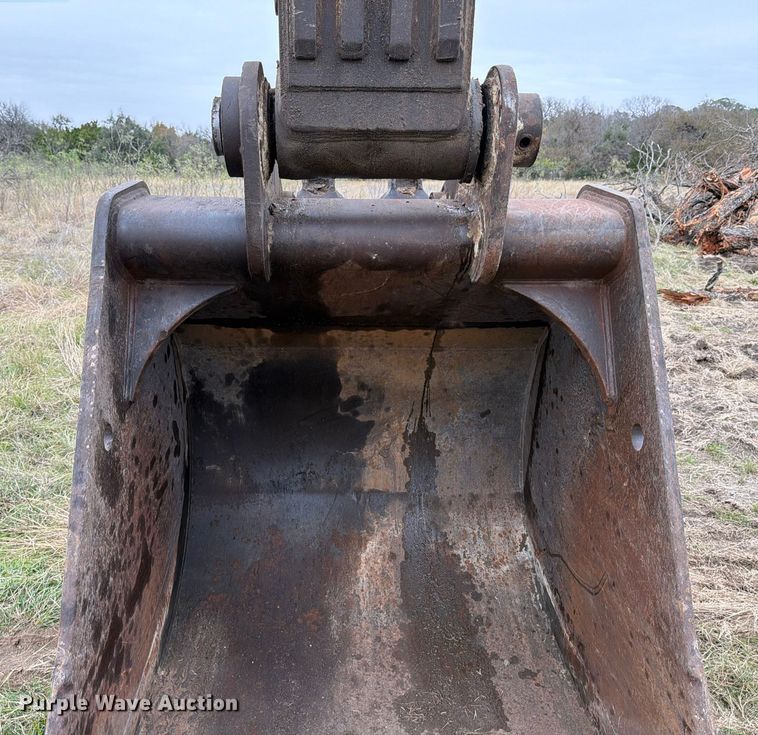 image for item ED5057 2002 Volvo EC360B LC excavator