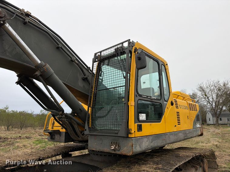 image for item ED5057 2002 Volvo EC360B LC excavator