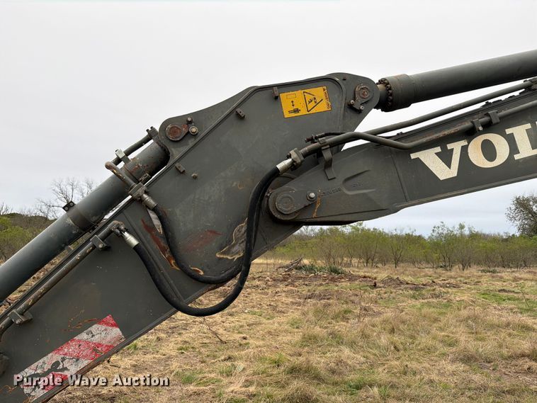 image for item ED5057 2002 Volvo EC360B LC excavator