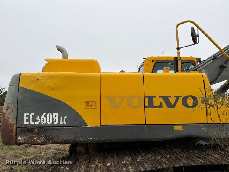 image for item ED5057 2002 Volvo EC360B LC excavator