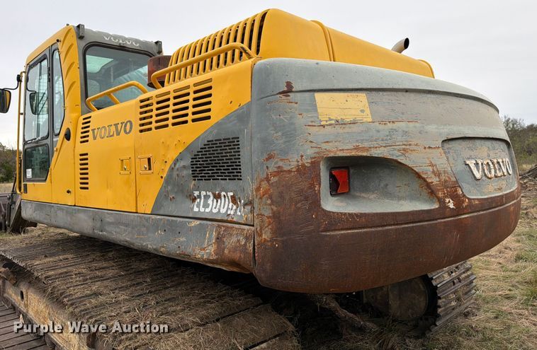 image for item ED5057 2002 Volvo EC360B LC excavator
