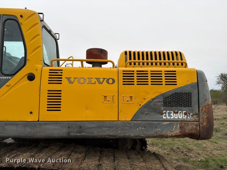image for item ED5057 2002 Volvo EC360B LC excavator