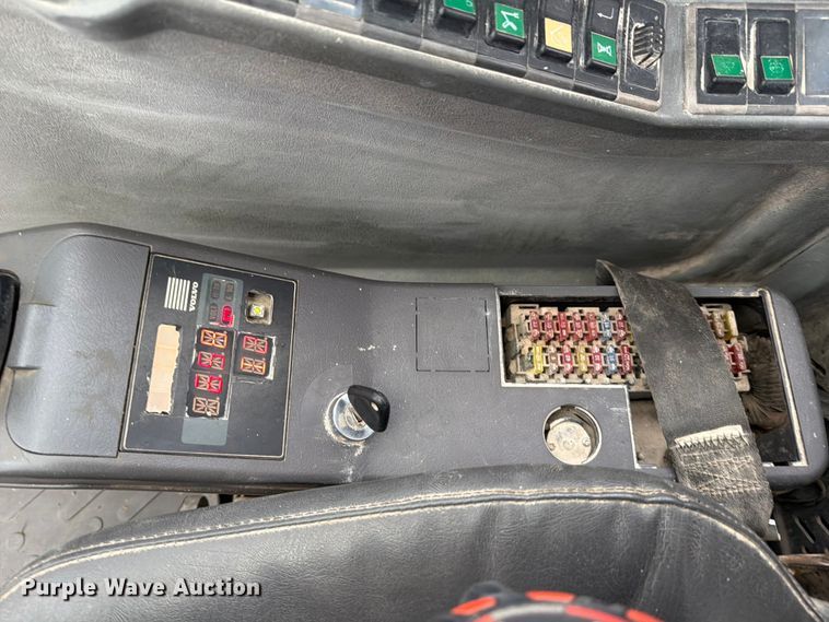 image for item ED5057 2002 Volvo EC360B LC excavator