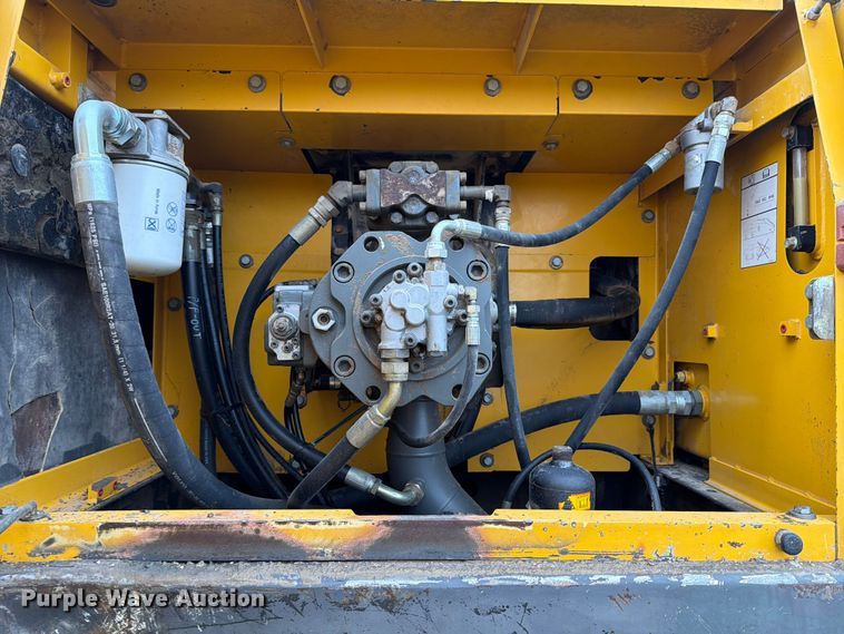 image for item ED5057 2002 Volvo EC360B LC excavator