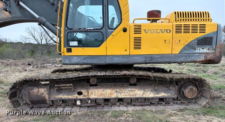 image for item ED5057 2002 Volvo EC360B LC excavator