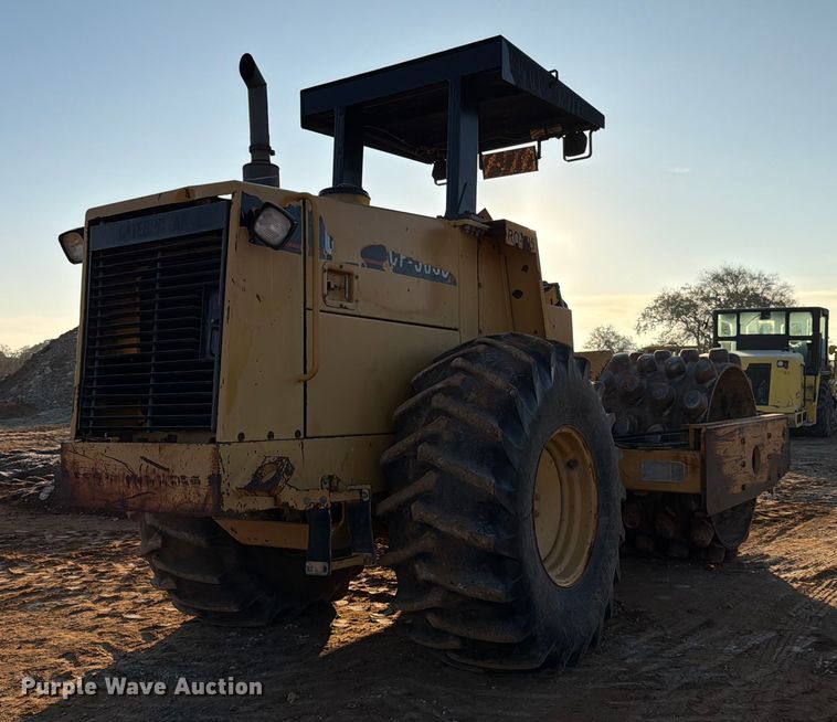 COMPACTADOR 1999 CATERPILLAR CP563C