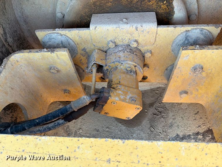image for item ED5063 1999 Caterpillar CP-563C single drum vibratory roller