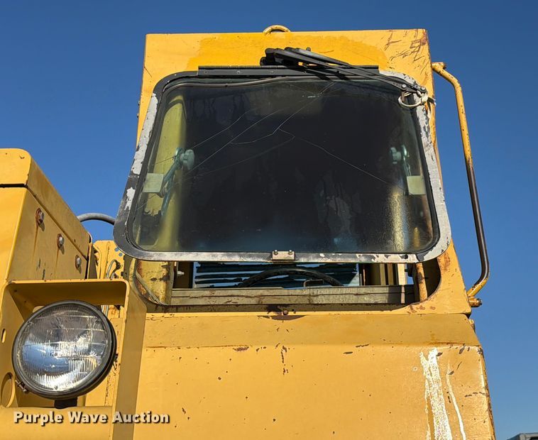 image for item ED5065 1992 Caterpillar 621 conventional scraper 