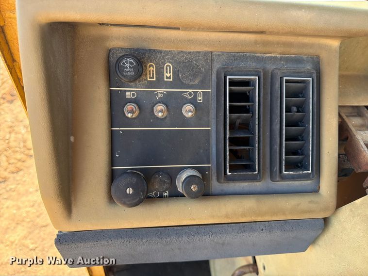 image for item ED5065 1992 Caterpillar 621 conventional scraper 