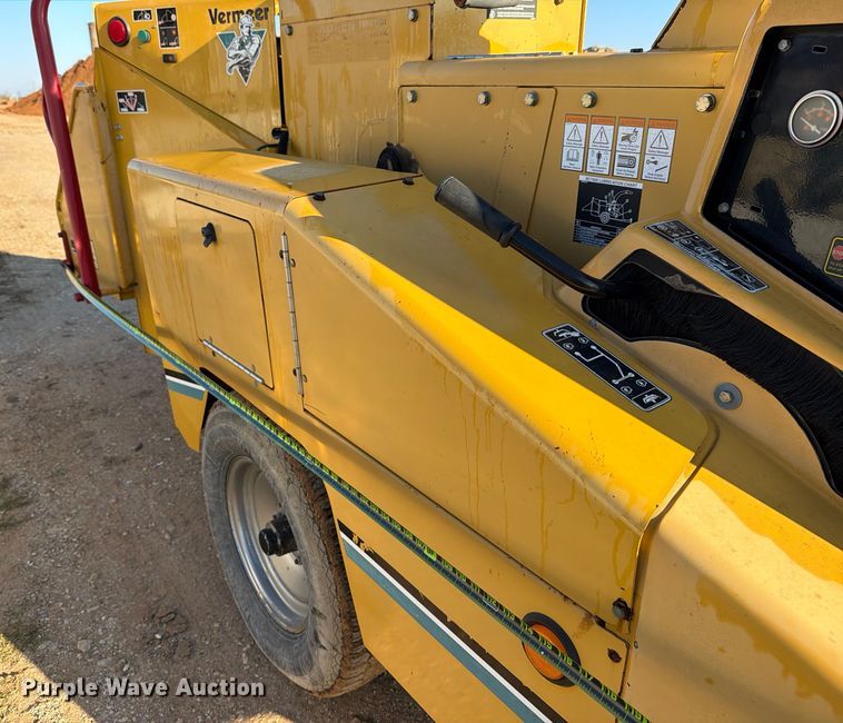 image for item ED5066 2005 Vermeer BC1000XL wood chipper