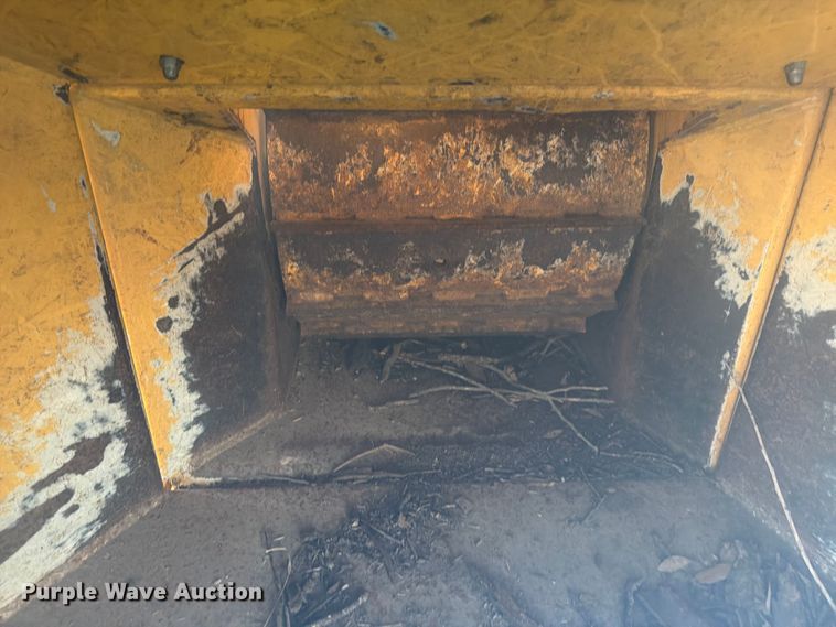 image for item ED5066 2005 Vermeer BC1000XL wood chipper