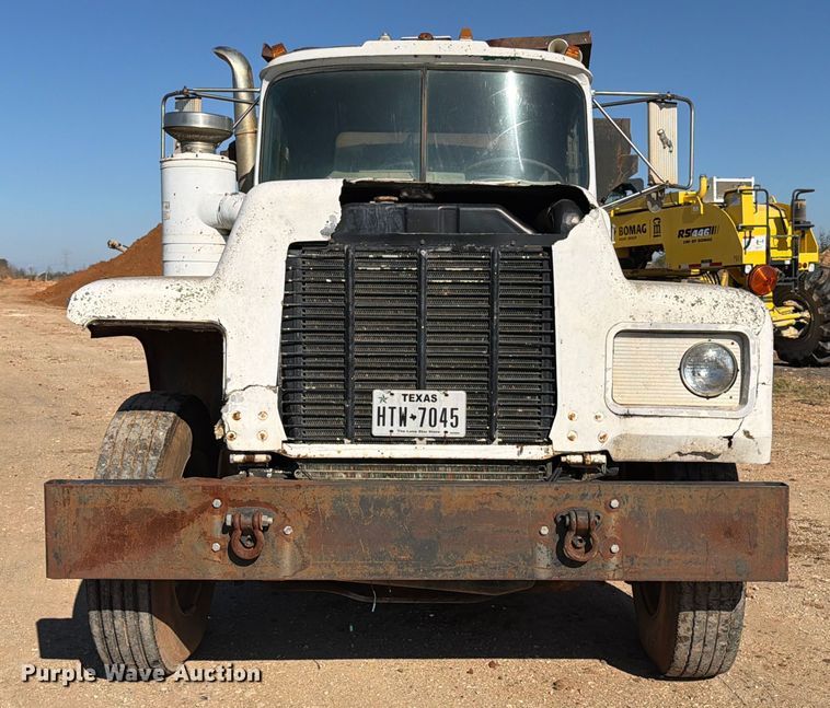 image for item ED5067 1984 Mack R600K dump truck