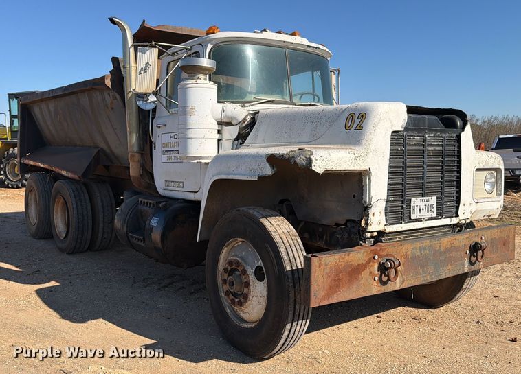 image for item ED5067 1984 Mack R600K dump truck