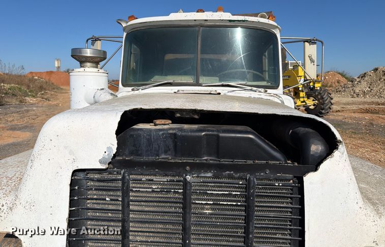 image for item ED5067 1984 Mack R600K dump truck
