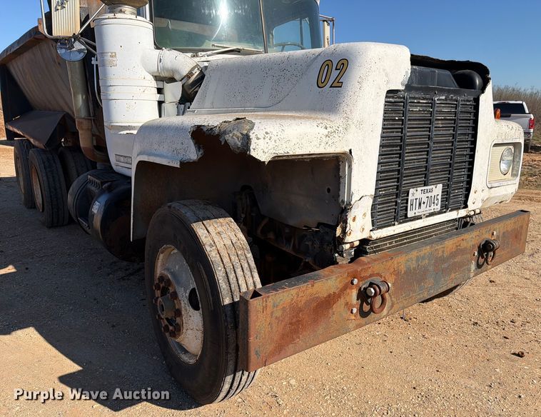 image for item ED5067 1984 Mack R600K dump truck