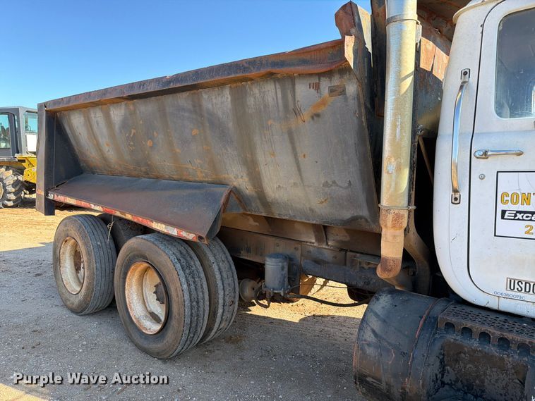 image for item ED5067 1984 Mack R600K dump truck
