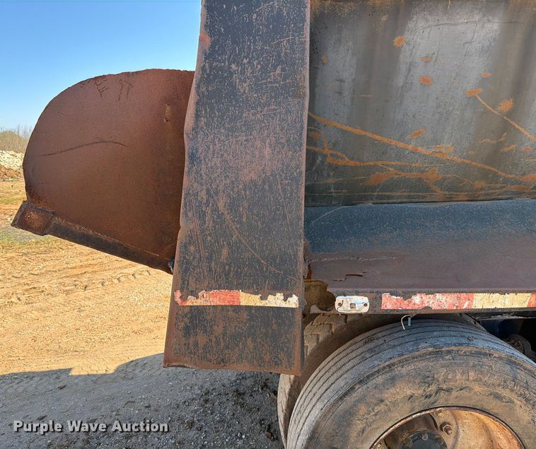 image for item ED5067 1984 Mack R600K dump truck