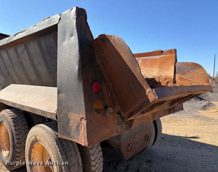 image for item ED5067 1984 Mack R600K dump truck
