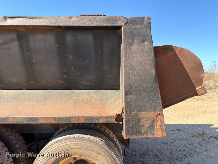 image for item ED5067 1984 Mack R600K dump truck