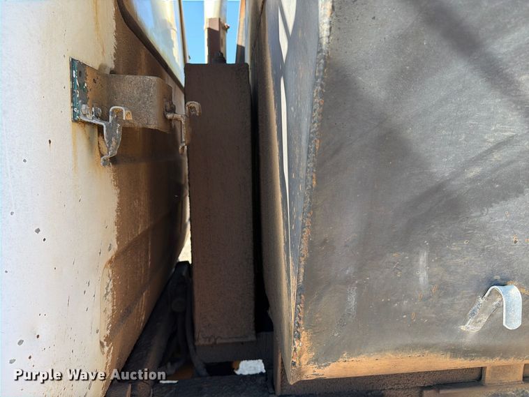 image for item ED5067 1984 Mack R600K dump truck