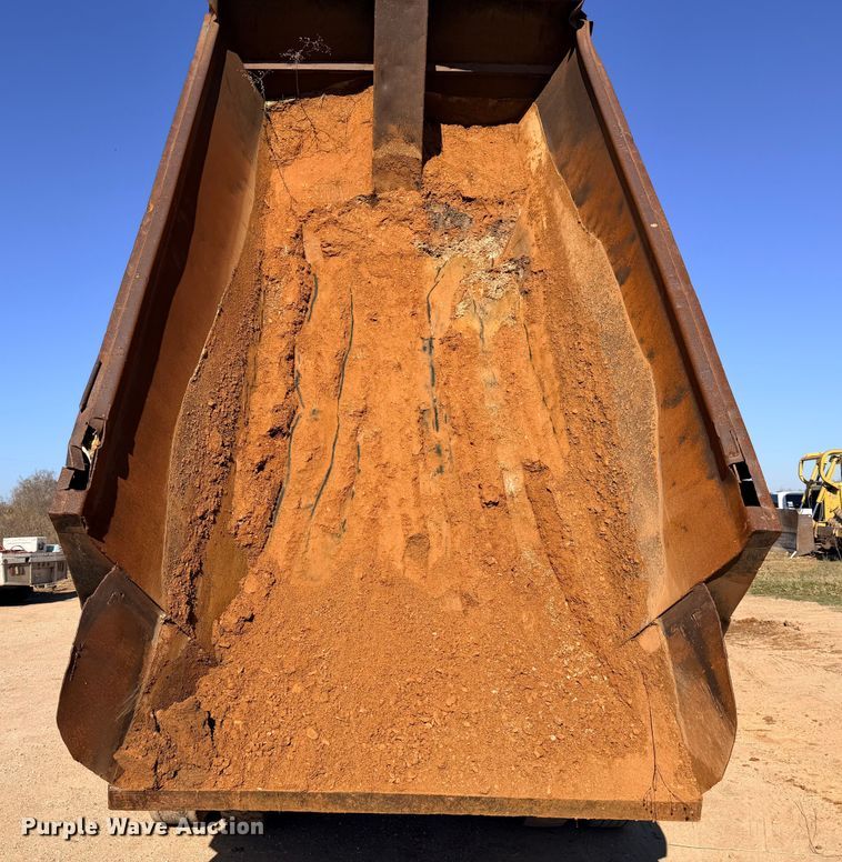 image for item ED5067 1984 Mack R600K dump truck