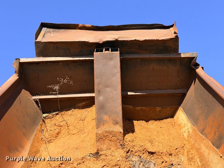 image for item ED5067 1984 Mack R600K dump truck