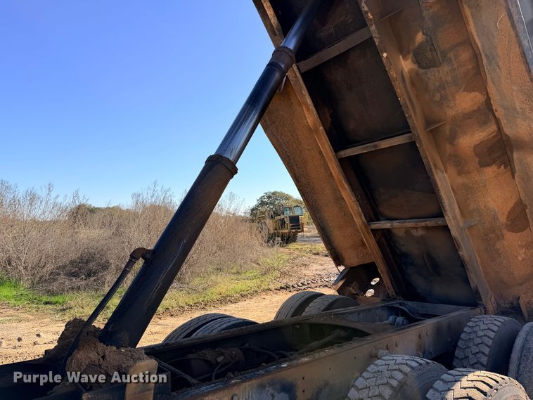 image for item ED5067 1984 Mack R600K dump truck