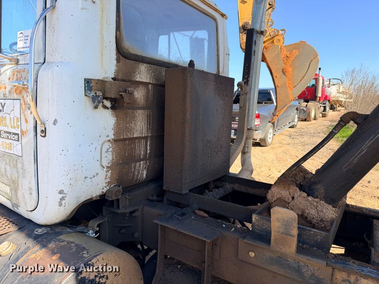 image for item ED5067 1984 Mack R600K dump truck