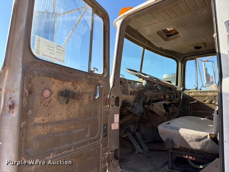 image for item ED5067 1984 Mack R600K dump truck