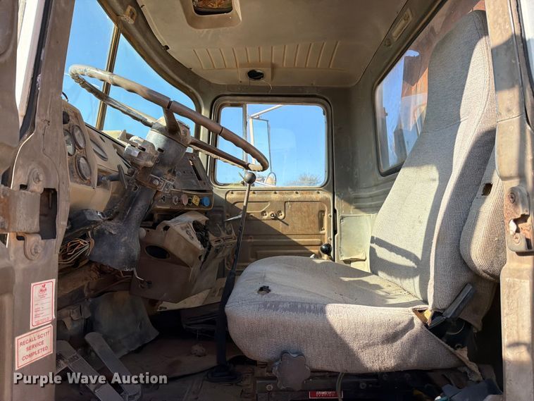 image for item ED5067 1984 Mack R600K dump truck