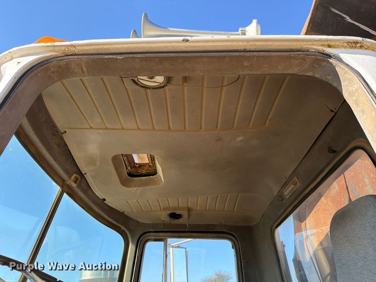 image for item ED5067 1984 Mack R600K dump truck