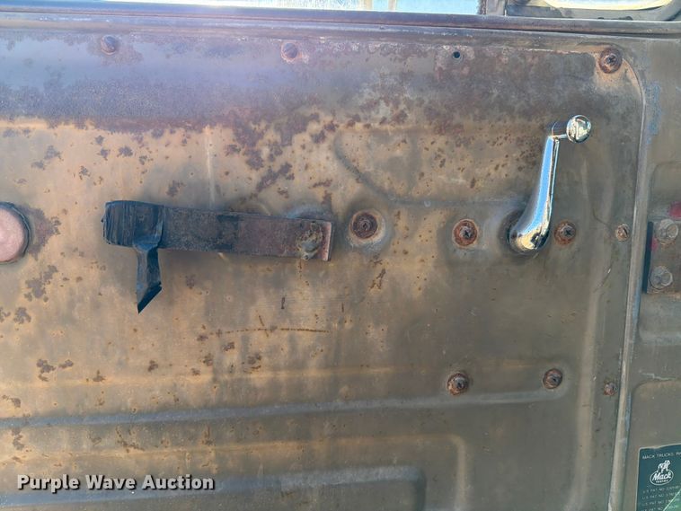 image for item ED5067 1984 Mack R600K dump truck