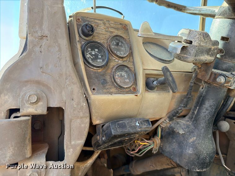 image for item ED5067 1984 Mack R600K dump truck