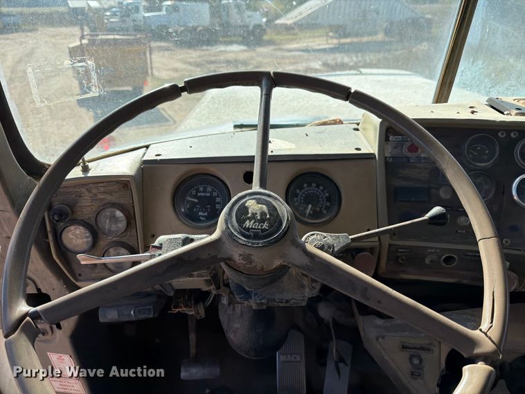 image for item ED5067 1984 Mack R600K dump truck