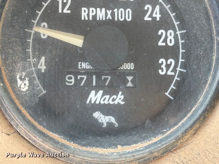 image for item ED5067 1984 Mack R600K dump truck