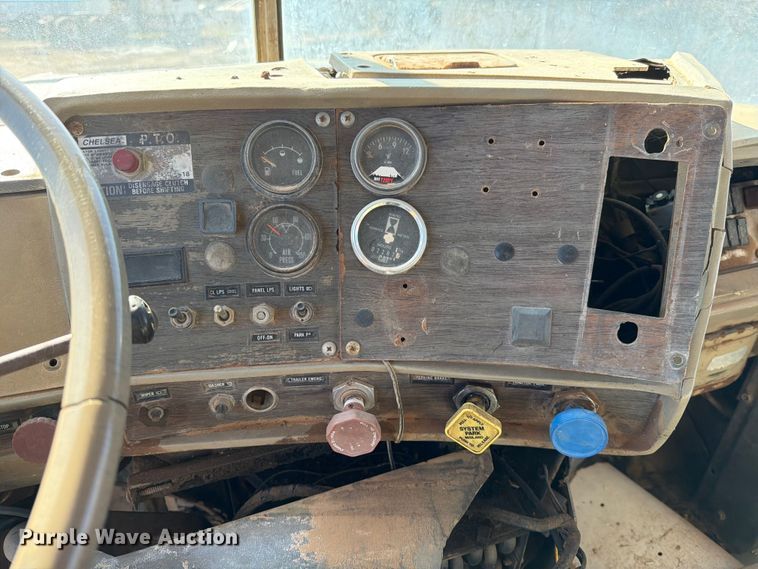 image for item ED5067 1984 Mack R600K dump truck