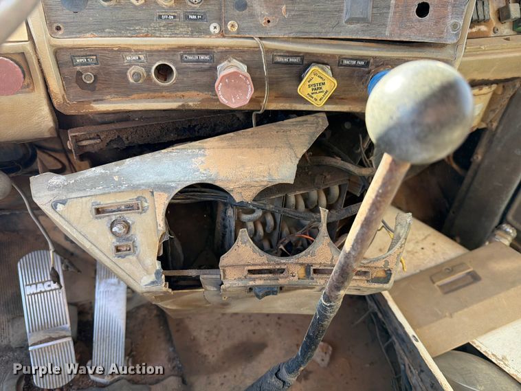 image for item ED5067 1984 Mack R600K dump truck