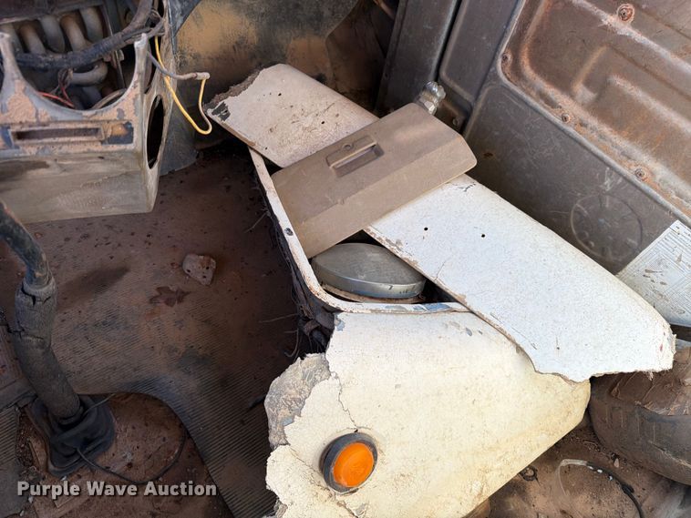 image for item ED5067 1984 Mack R600K dump truck