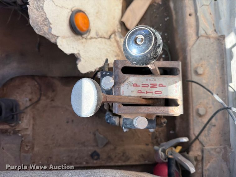 image for item ED5067 1984 Mack R600K dump truck