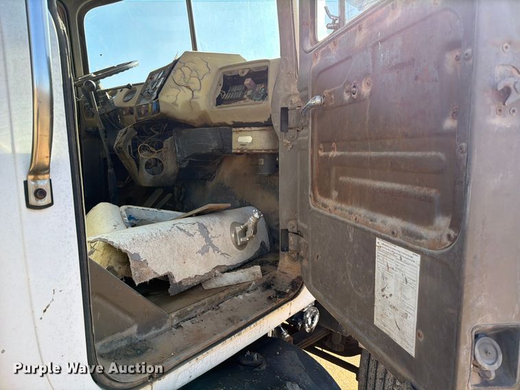 image for item ED5067 1984 Mack R600K dump truck