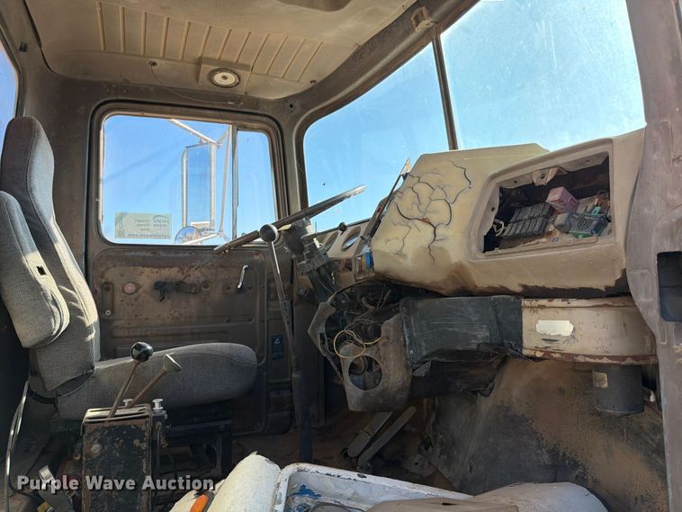 image for item ED5067 1984 Mack R600K dump truck