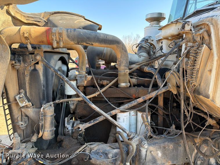 image for item ED5067 1984 Mack R600K dump truck