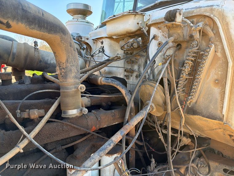 image for item ED5067 1984 Mack R600K dump truck