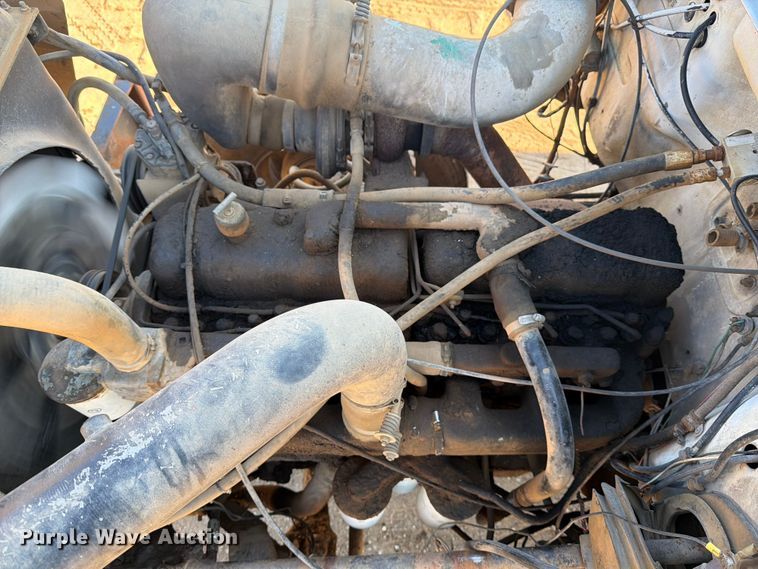 image for item ED5067 1984 Mack R600K dump truck