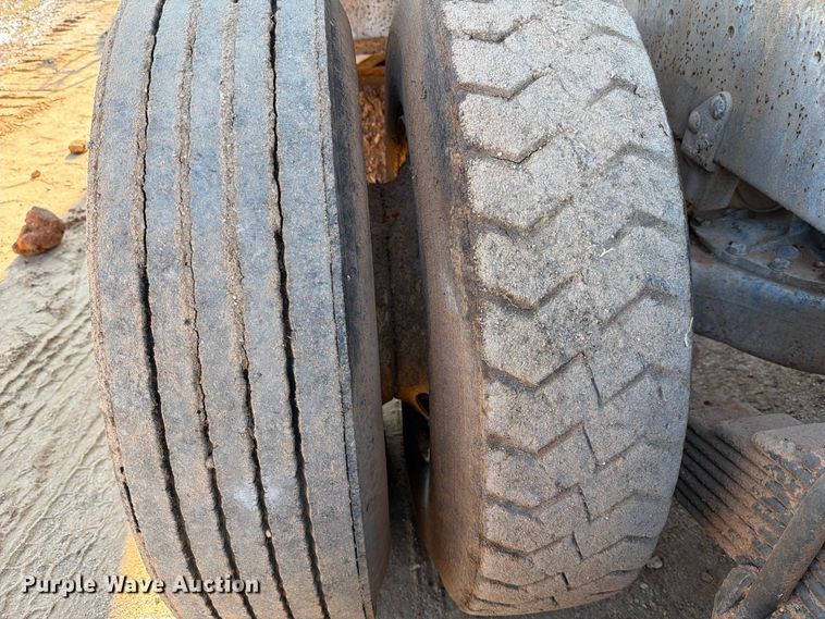 image for item ED5067 1984 Mack R600K dump truck