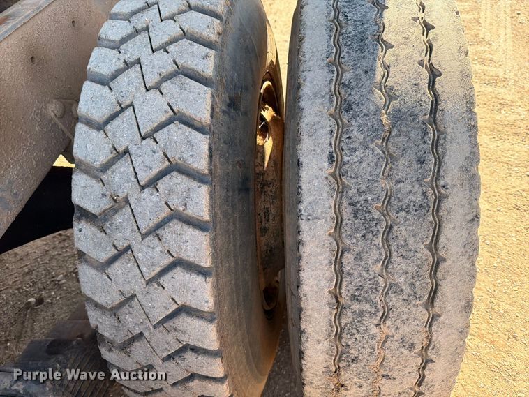 image for item ED5067 1984 Mack R600K dump truck