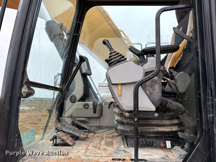 image for item ED5069 2015 Caterpillar 326F L excavator