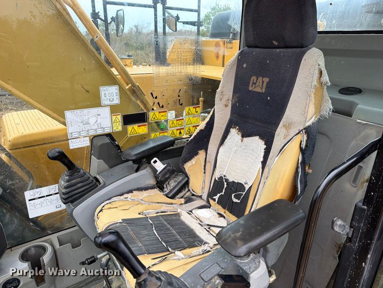 image for item ED5069 2015 Caterpillar 326F L excavator