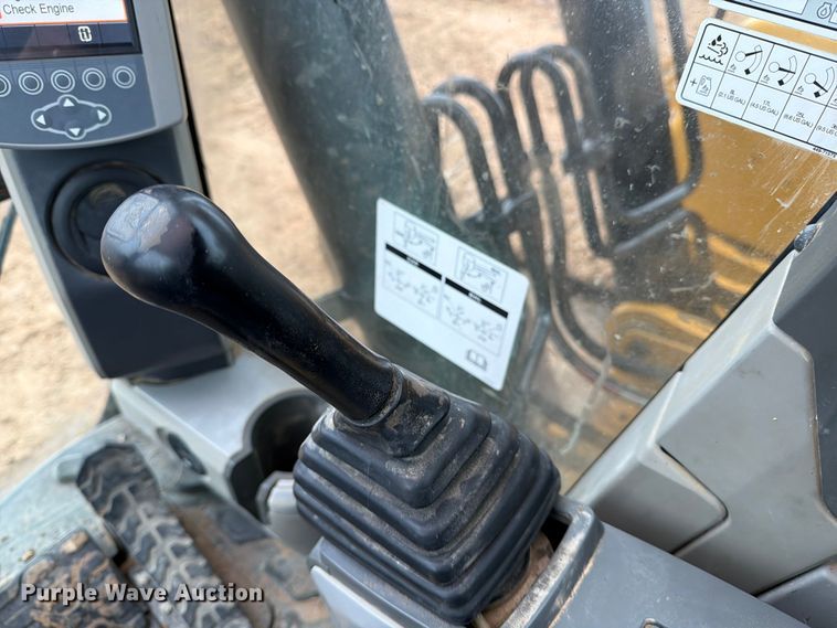 image for item ED5069 2015 Caterpillar 326F L excavator